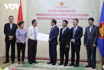 លោករដ្ឋមន្ត្រី Bui Thanh Son ប្រគល់អំណោយបុណ្យចូល​ឆ្នាំ​ថ្មី​ប្រពៃ​ណីជាតិ​វៀត​ណាម​ជូនសហគមន៍វៀតណាមនៅប្រទេសកម្ពុជាដែលកំពុងជួបការលំបាកដោយសារ Covid-19