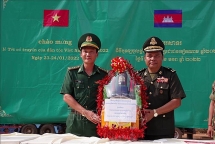 កងកម្លាំងប្រដាប់អាវុធខេត្តព្រៃវែង ជូនពរឆ្នាំថ្មីចំពោះនគរបាលខេត្ត Tay Ninh