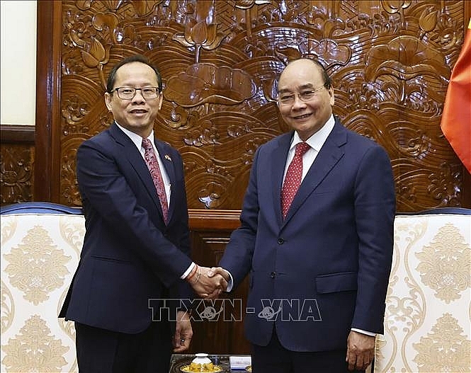លោក Nguyen Xuan Phuc ប្រធានរដ្ឋវៀតណាម អញ្ជើញទទួលជួបលោក ចាយ ណាវុធ ឯកអគ្គរាជទូតកម្ពុជា មកជំរាបលា (រូបថត៖ vnanet.vn) លោក Nguyen Xuan Phuc ប្រធានរដ្ឋវៀតណាម អញ្ជើញទទួលជួបលោក ចាយ ណាវុធ ឯកអគ្គរាជទូតកម្ពុជា មកជំរាបលា (រូបថត៖ vnanet.vn)