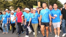 ទីក្រុងហូជីមិញ​ (ប្រទេសវៀតណាម)៖ មនុស្សជិត១ម៉ឺននាក់ចូលរួមដើរដង្ហែរៃអង្គាសមូលនិធិថែទាំទាំពលករដែលជួបការលំបាក
