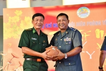 តំណាងនគរបាល កងទ័ព និងកងរាជអាវុធហត្ថកម្ពុជាអញ្ជើញមកសួរសុខទុក្ខ និងជូនពរឆ្នាំថ្មីដល់កងទ័ពការពារព្រំដែន Tay Ninh