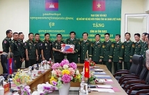 កងទ័ពការពារព្រំដែនខេត្ត An Giang ឧបត្ថម្ភថវិកាសម្រាប់ប្រតិបត្តិការដល់កងកម្លាំងប្រដាប់អាវុធខេត្តតាកែវ