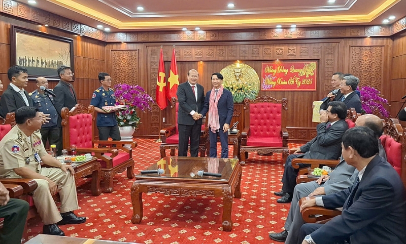 គណៈប្រតិភូខេត្តស្ទឹងត្រែង មកសួរសុខទុក្ខ និងជូនពរឆ្នាំថ្មីនៅខេត្ត Gia Lai គណៈប្រតិភូខេត្តស្ទឹងត្រែង មកសួរសុខទុក្ខ និងជូនពរឆ្នាំថ្មីនៅខេត្ត Gia Lai