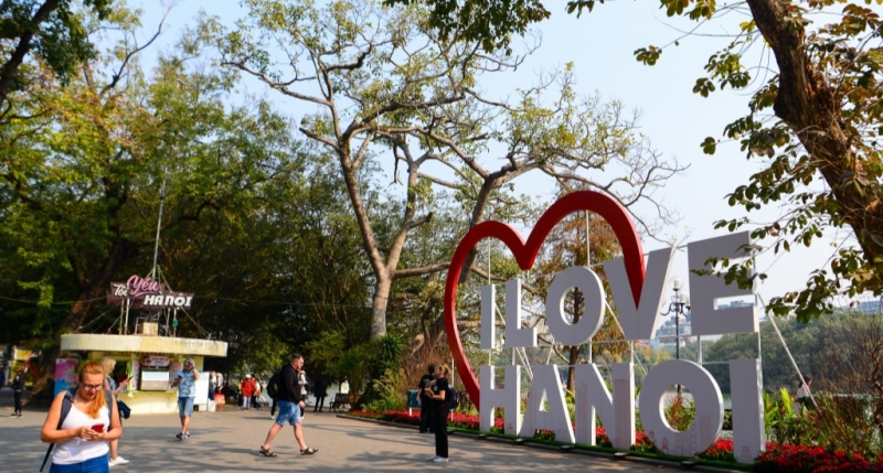 វៀតណាម៖ ទិដ្ឋភាពស្រស់ឆើតឆាយដោយពណ៌ចម្រុះនៃទីក្រុងហាណូយមុនពេលបុណ្យចូលឆ្នាំថ្មីប្រពៃណីជាតិ វៀតណាម៖ ទិដ្ឋភាពស្រស់ឆើតឆាយដោយពណ៌ចម្រុះនៃទីក្រុងហាណូយមុនពេលបុណ្យចូលឆ្នាំថ្មីប្រពៃណីជាតិ