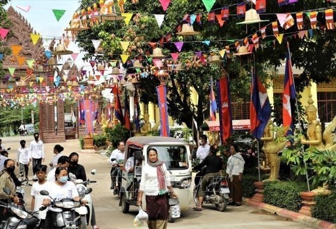 នាយក​រដ្ឋមន្ត្រី​កម្ពុជា​បញ្ជាក់​ថា សេដ្ឋកិច្ច​កំពុង​ងើប​ឡើង​វិញ​ជា​បណ្តើរៗ