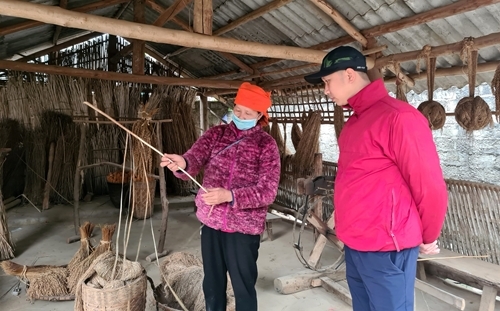 របរតម្បាញក្រណាត់ដ៏វិសេសវិសាលនៅឃុំ Lung Tam របរតម្បាញក្រណាត់ដ៏វិសេសវិសាលនៅឃុំ Lung Tam