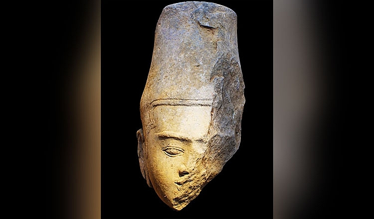 បំណែក​នៃ​រូបចម្លាក់​ព្រះ​សិរ​ព្រះ​នារាយណ៍​ត្រូវបាន​រកឃើញ​នៅ​ប្រាសាទត្រពាំងផុង​