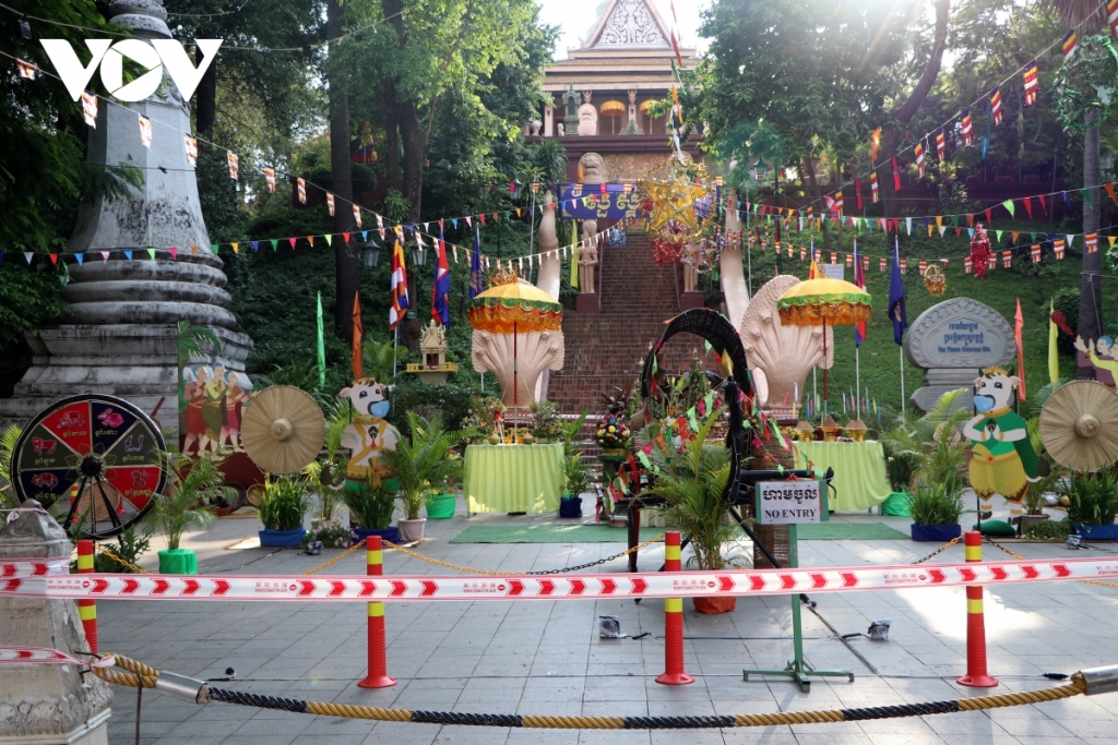 រាជធានីភ្នំពេញនៅថ្ងៃដំបូងនៃការបិទខ្ទប់