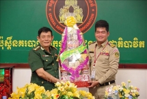 បញ្ជាការដ្ឋានកងទ័ពការពារព្រំដែនខេត្ត Tay Ninh ជូនពរកងកម្លាំងប្រដាប់អាវុធកម្ពុជា ក្នុងឱកាសបុណ្យចូលឆ្នាំថ្មីប្រពៃណីជាតិខ្មែរ