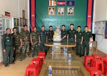 កងទ័ពការពារព្រំដែនខេត្ដ Kon Tum និងខេត្ត Quang Nam (វៀតណាម) ជូនពរកម្លាំងការពារព្រំដែនកម្ពុជា និងឡាវ ក្នុងឱកាសបុណ្យចូលឆ្នាំថ្មីប្រពៃណីជាតិ