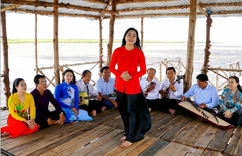 បេតិកភណ្ឌវប្បធម៌ពិភពលោក ១ ​គឺ​សិល្បៈច្រៀង ដើន​កាតាយទឹណាបូ (don ca tai tu) 