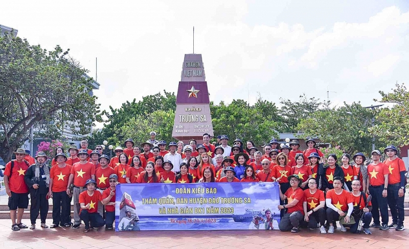 អាណិកជនវៀតណាម មកពី ២២ ប្រទេសជុំវិញពិភពលោក ទៅ​ទស្សនា Truong Sa និងផ្ទះរន្ទា DK១