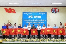 តំបន់ទ័ពជើងទឹកទី៥៖ នាំយកព័ត៌មានសមុទ្រ និងកោះទៅកាន់ប្រជាជនជាង ៦០០០នាក់នៅខេត្ត Kien Giang