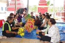 កងទ័ព និងប្រជាពលរដ្ឋ រីករាយនឹងបុណ្យចូលឆ្នាំថ្មីប្រពៃណីនៅវៀតណាម