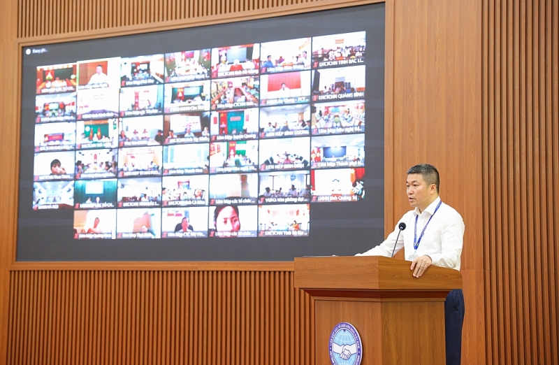 លោក Phan Anh Son ប្រធានសម្ព័ន្ធអង្គការមិត្តភាពវៀតណាមបានថ្លែងក្នុងសន្និសីទ។ (រូបថត៖ Dinh Hoa) លោក Phan Anh Son ប្រធានសម្ព័ន្ធអង្គការមិត្តភាពវៀតណាមបានថ្លែងក្នុងសន្និសីទ។ (រូបថត៖ Dinh Hoa)