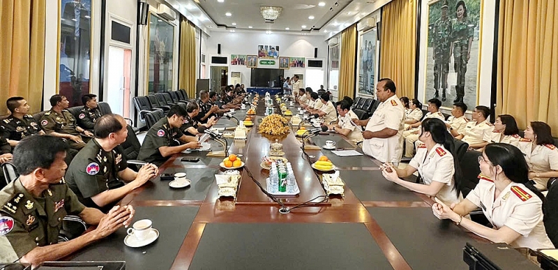 ទិដ្ឋភាពនៃជំនួប។