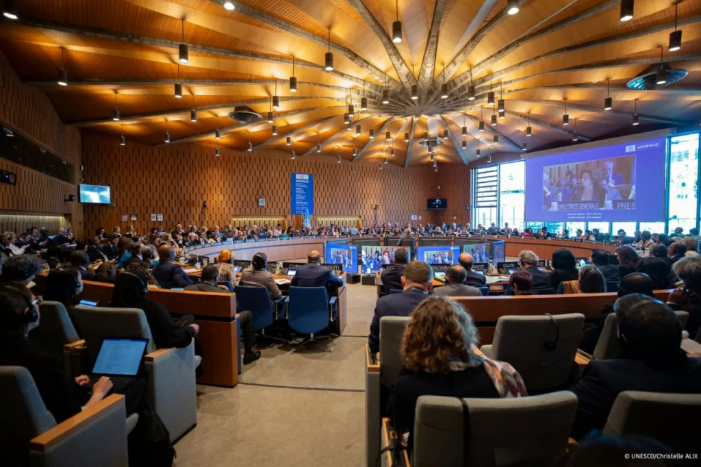 គណៈប្រតិបត្តិនៃអង្គការ UNESCO បានឯកភាពគ្នាកត់ត្រាបណ្តុំស្នាដៃរបស់អ្នកនិពន្ធតន្ត្រី ហ្វាង វ៉ាន មកពីប្រទេសវៀតណាម ទៅក្នុងបញ្ជីនៃកម្មវិធីអនុស្សាវរីយ៍ពិភពលោក នៅថ្ងៃទី ១០ ខែមេសា។