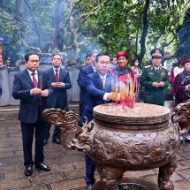 ប្រធានរដ្ឋវៀតណាម  លោក Vo Van Thuong អញ្ជើញអុជធូប រំលឹគុណូបការៈស្តេច Hung ឆ្នាំ២០២៣