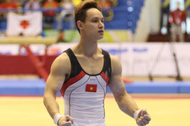 អត្តពលិក Dinh Phuong Thanh ដណ្ដើមមេដាយមាសក្នុងប្រភេទកីឡាកាយសម្ព័ន្ធ។ អត្តពលិក Dinh Phuong Thanh ដណ្ដើមមេដាយមាសក្នុងប្រភេទកីឡាកាយសម្ព័ន្ធ។