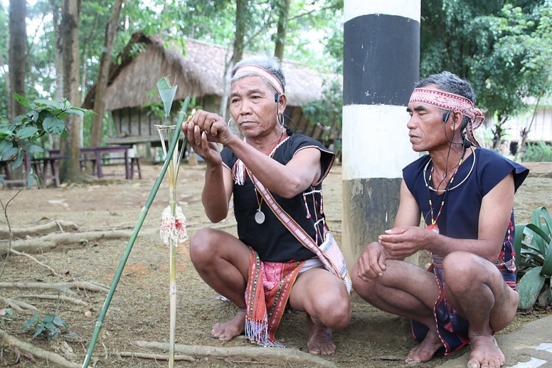 ពិធីបួងសួងសុំសេចក្តីសុខ-សម្រស់វប្បធម៌របស់ជនជាតិ Ba Na (វៀតណាម)