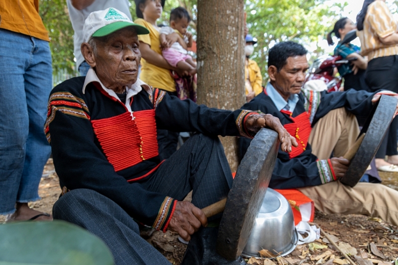 ពិធីបួងសួងសុំទឹកភ្លៀងរបស់ជនជាតិ Ede នៅទីក្រុង Buon Ma Thuot ខេត្ត Dak Lak