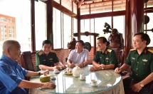 វៀតណាម៖ សកម្មភាពសួរសុខទុក្ខ និងប្រគល់អំណោយជូន​អតីតថ្នាក់ដឹកនាំនៃអគ្គស្នងការដ្ឋាននយោបាយក្នុងឱកាសរំលឹកខួបលើកទី ៧០ នៃទិវាជ័យជំនះ Dien Bien Phu