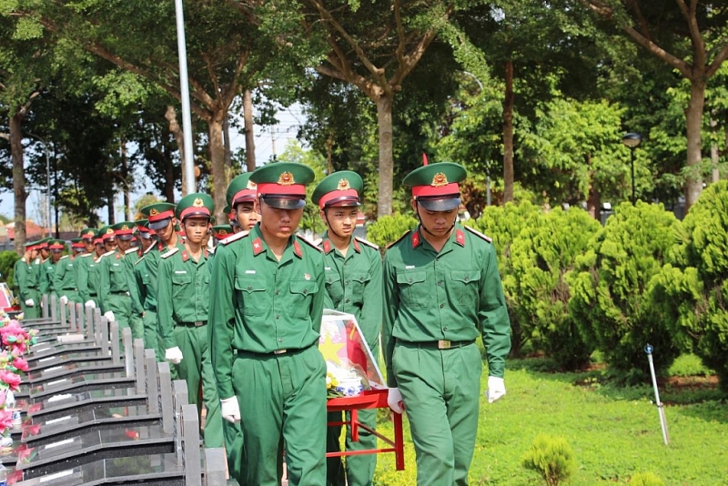 ខេត្ត Dak Lak (វៀតណាម)៖ ពិធីគោរពវិញ្ញាណក្ខន្ធ និងបញ្ចុះអដ្ឋិធាតុយុទ្ធជនពលីនៅកម្ពុជា ខេត្ត Dak Lak (វៀតណាម)៖ ពិធីគោរពវិញ្ញាណក្ខន្ធ និងបញ្ចុះអដ្ឋិធាតុយុទ្ធជនពលីនៅកម្ពុជា