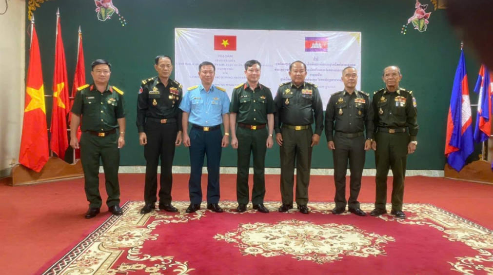 ថ្នាក់ដឹកនាំនាយទាហានវ័យក្មេងនៃកងទ័ពវៀតណាមនិងកម្ពុជាថតរូបជុំគ្នា ថ្នាក់ដឹកនាំនាយទាហានវ័យក្មេងនៃកងទ័ពវៀតណាមនិងកម្ពុជាថតរូបជុំគ្នា ថ្នាក់ដឹកនាំនាយទាហានវ័យក្មេងនៃកងទ័ពវៀតណាមនិងកម្ពុជាថតរូបជុំគ្នា ថ្នាក់ដឹកនាំនាយទាហានវ័យក្មេងនៃកងទ័ពវៀតណាមនិងកម្ពុជាថតរូបជុំគ្នា