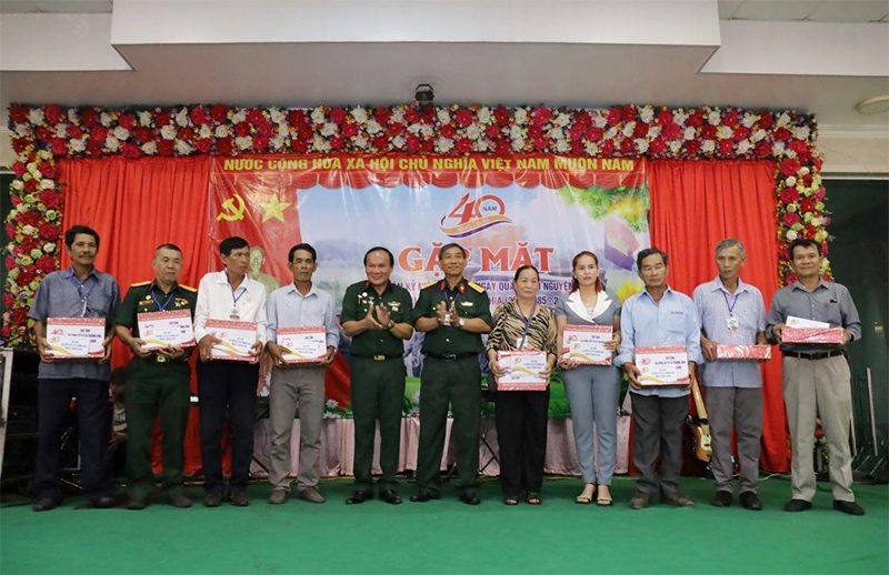 អតីតយុទ្ធជននៅជំនួប អតីតយុទ្ធជននៅជំនួប