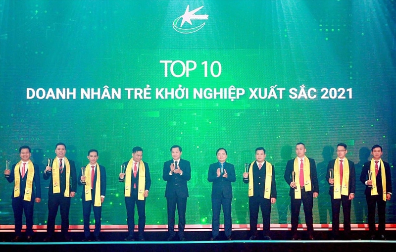 អគ្គនាយកក្រុមហ៊ុន លោក វូយ៉ាលៀន (Vu Gia Luyen) ទទួលបានពានរង្វាន់សហគ្រិនវ័យក្មេងឆ្នើមទាំង ១០ ក្នុងឆ្នាំ ២០២១។ រូបថត៖ លោក វូយ៉ាលៀន (Vu Gia Luyen) ផ្គត់ផ្គង់