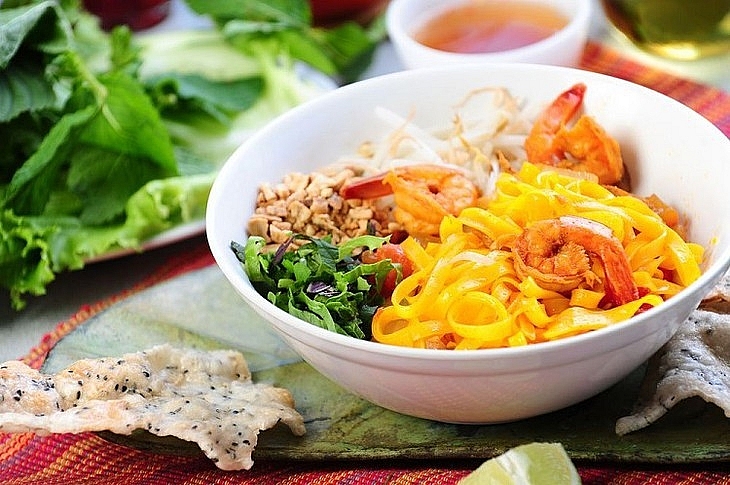 មី Quang គឺជាមុខម្ហូវពិសេស ដែលពេញនិយមនៅទីក្រុងសមុទ្រ Da Nang មី Quang គឺជាមុខម្ហូវពិសេស ដែលពេញនិយមនៅទីក្រុងសមុទ្រ Da Nang
