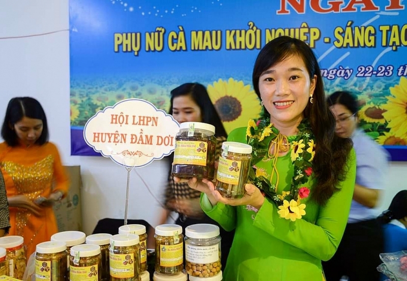 ក្ដាមប្រៃ - បេតិកភ័ណ្ឌវប្បធម៌អរូបីជាតិ របស់ប្រជាជនខេត្ត Ca Mau ក្ដាមប្រៃ - បេតិកភ័ណ្ឌវប្បធម៌អរូបីជាតិ របស់ប្រជាជនខេត្ត Ca Mau