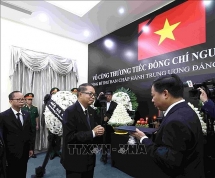 ស្ថានទូតវៀតណាមនៅបរទេសរៀបចំពិធីគោរពវិញ្ញាណក្ខន្ធនិងបើកសៀវភៅកាន់ទុក្ខលោកអគ្គលេខាបក្ស Nguyen Phu Trong