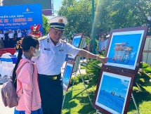 វៀតណាម៖ ពិព័រណ៍រូបថត «ប្រជុំកោះHoang Sa - Truong Sa ក្នុងក្រអៅបេះដូងរបស់ប្រជាជន» នៅ ខេត្ត Quang Ngai