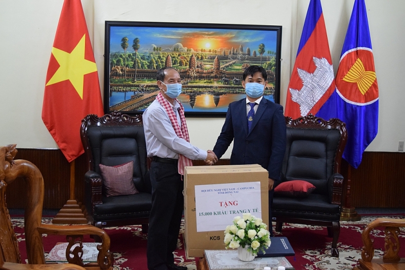 ពូនជ្រំចំណង​សាមគ្គី​ភាព ​និងមិត្តភាព​រវាង​វៀត​ណាម​និង​កម្ពុជា ​«ប្រកបដោយផ្កា​ផ្លែ​»