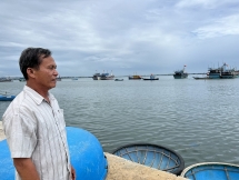 ភ្នំ​ Thanh ខេត្ត Quang Nam៖ មនុស្សចាស់ទៅលេងឆ្នេរ