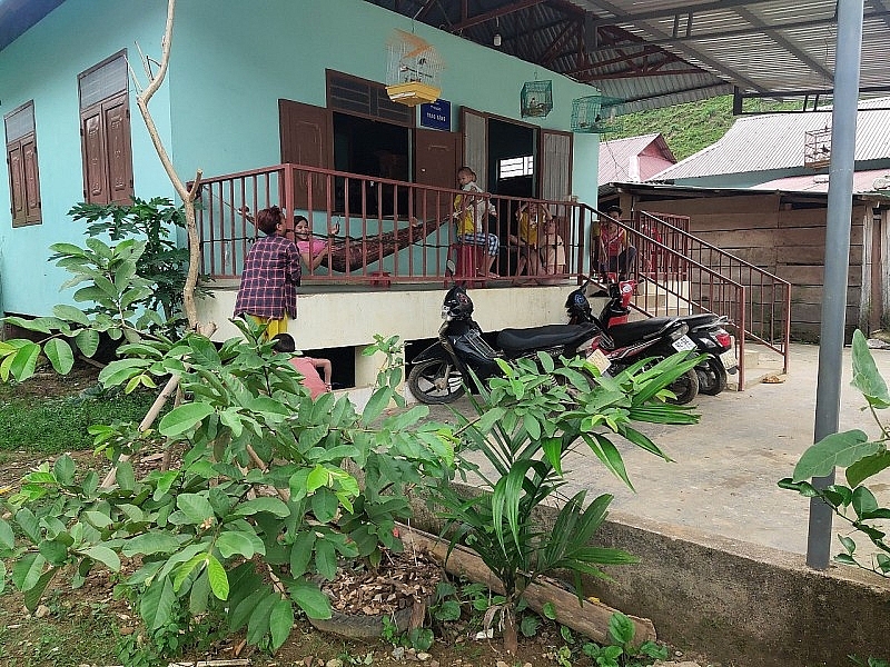 តំបន់លំនៅឋាន Bang La (ឃុំត្រាឡេង ស្រុក Nam Tra My ខេត្ត Quang Nam) មានភាពអ៊ូអរដោយការសើចរបស់ក្មេងៗ។ តំបន់លំនៅឋាន Bang La (ឃុំត្រាឡេង ស្រុក Nam Tra My ខេត្ត Quang Nam) មានភាពអ៊ូអរដោយការសើចរបស់ក្មេងៗ។