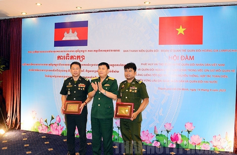 កិច្ចពិភាក្សាលើកកំពស់តួនាទីរបស់នាយទាហានវ័យក្មេងនៃកងទ័ពប្រជាជនវៀតណាម និងកងយោធពលខេមរភូមិ