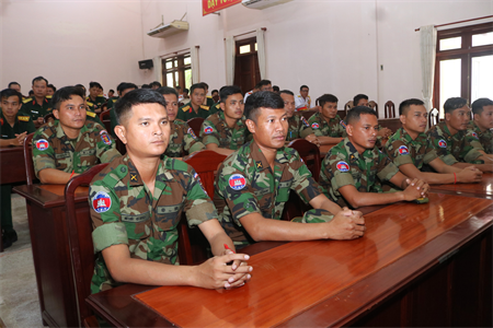 នាយទាហាននៃកងយោធពលខេមរភូមិន្ទចូលរួមវគ្គបណ្ដុះបណ្ដាលយោធា ឆ្នាំ២០២៣របស់យោធភូមិភាគទី៧​ (កងទ័ពប្រជាជនវៀតណាម)
