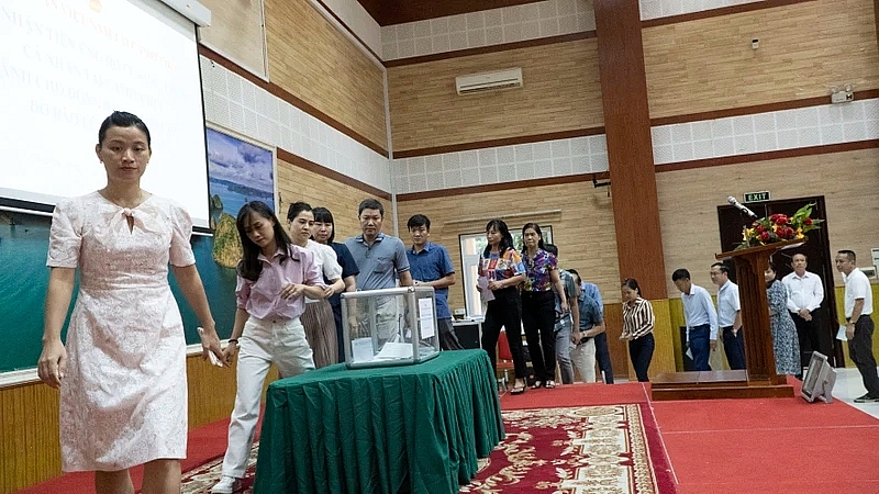 ពិធី​ទទួល​ប្រាក់ជំនួយពី​អង្គការ និង​បុគ្គល​នៅ​ស្ថានទូត​វៀតណាមប្រចាំ​រាជធានី​ភ្នំពេញ