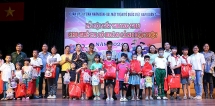 វៀតណាម៖ ពិធីបុណ្យសំពះព្រះខែសម្រាប់កុមារដែលមានស្ថានភាពលំបាក