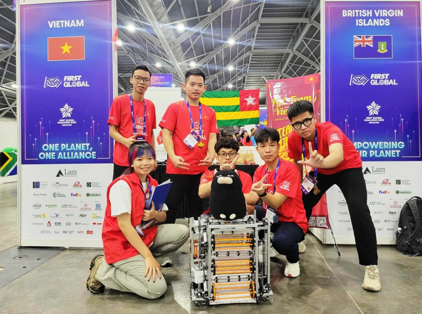 សិស្សវៀតណាមឈ្នះក្នុងប្រវត្តិសាស្ត្រនៃការប្រកួតរ៉ូបូតពិភពលោក ឆ្នាំ ២០២៣ សិស្សវៀតណាមឈ្នះក្នុងប្រវត្តិសាស្ត្រនៃការប្រកួតរ៉ូបូតពិភពលោក ឆ្នាំ ២០២៣