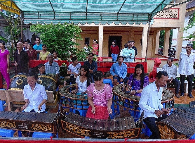 ភ្លេងពិណពាទ្យដ៏វិសេសវិសាលរបស់ជនជាតិខ្មែរ ភ្លេងពិណពាទ្យដ៏វិសេសវិសាលរបស់ជនជាតិខ្មែរ