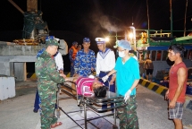 មណ្ឌលសុខភាពទីរួមស្រុក Truong Sa សង្គ្រោះបន្ទាន់អ្នកនេសាទ