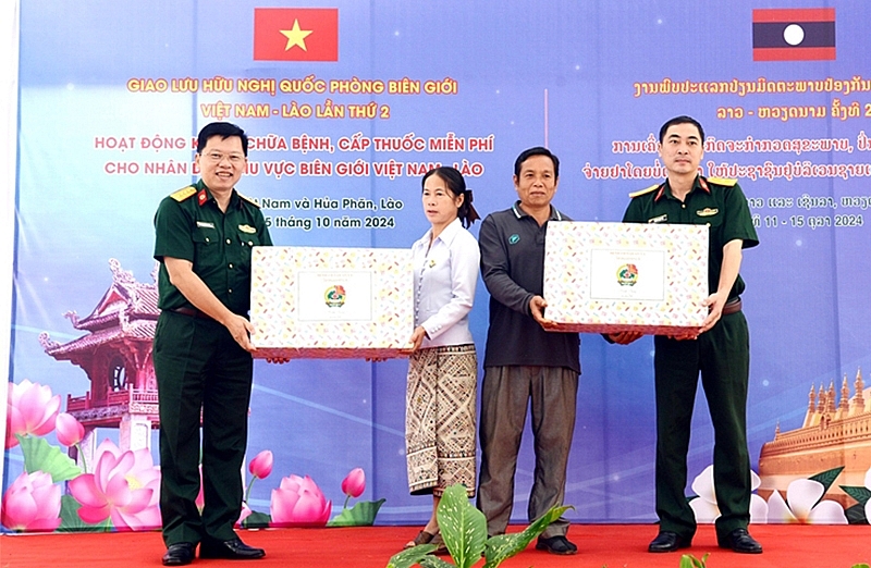 ប្រជាពលរដ្ឋជាង ២១០០នាក់ នៅព្រំដែនវៀតណាម-ឡាវ បានទទួលការពិនិត្យ និងព្យាបាលជំងឺដោយឥតគិតថ្លៃ ប្រជាពលរដ្ឋជាង ២១០០នាក់ នៅព្រំដែនវៀតណាម-ឡាវ បានទទួលការពិនិត្យ និងព្យាបាលជំងឺដោយឥតគិតថ្លៃ
