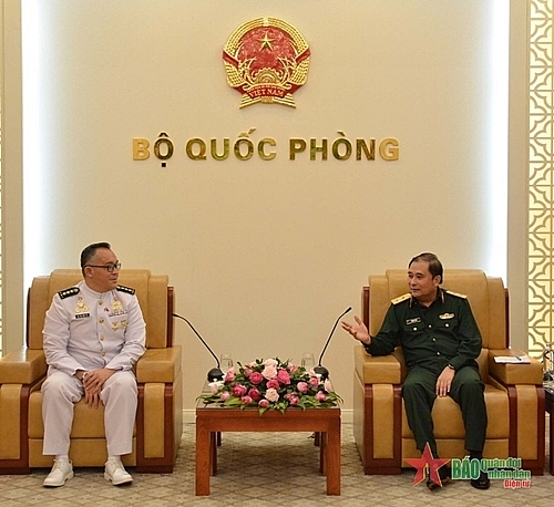 លោកឧត្តមសេនីយទោ Phung Si Tan និងលោកវរសេនីយ៍ឯក Ilham Army Ritonga