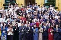 ប្រធានរដ្ឋវៀតណាមអញ្ជើញទទួលជួបជាមួយគណៈប្រតិភូសិប្បករដែលមានទេពកោសល្យក្នុងវិស័យសិប្បកម្ម
