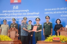 ពិធីប្រគល់ទទួលអដ្ឋិធាតុយុទ្ធជន នៃកងកម្លាំងប្រដាប់អាវុធសាមគ្គីសង្គ្រោះជាតិកម្ពុជាចំនួន ៤៩ អដ្ឋិធាតុ