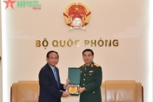 លោកនាយឧត្តមសេនីយ៍ Phan Van Giang រដ្ឋមន្ត្រីក្រសួងការពារជាតិវៀតណាម ទទួលជួបរដ្ឋលេខាធិការក្រសួងមហាផ្ទៃកម្ពុជា