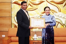 ប្រគល់មេដាយ «ដើម្បីសន្តិភាព និងមិត្តភាពក្នុងចំណោមប្រជាជាតិ» ជូនឯកអគ្គរដ្ឋទូតស្រីលង្កាប្រចាំនៅវៀតណាម